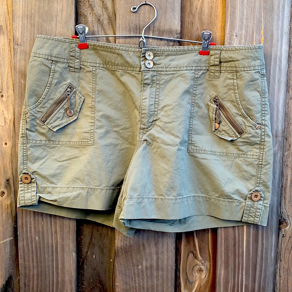 Green shorts many pockets